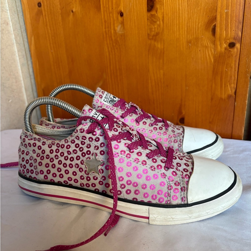Converse One Star Youth Size 5.5 Sneakers Pink and White